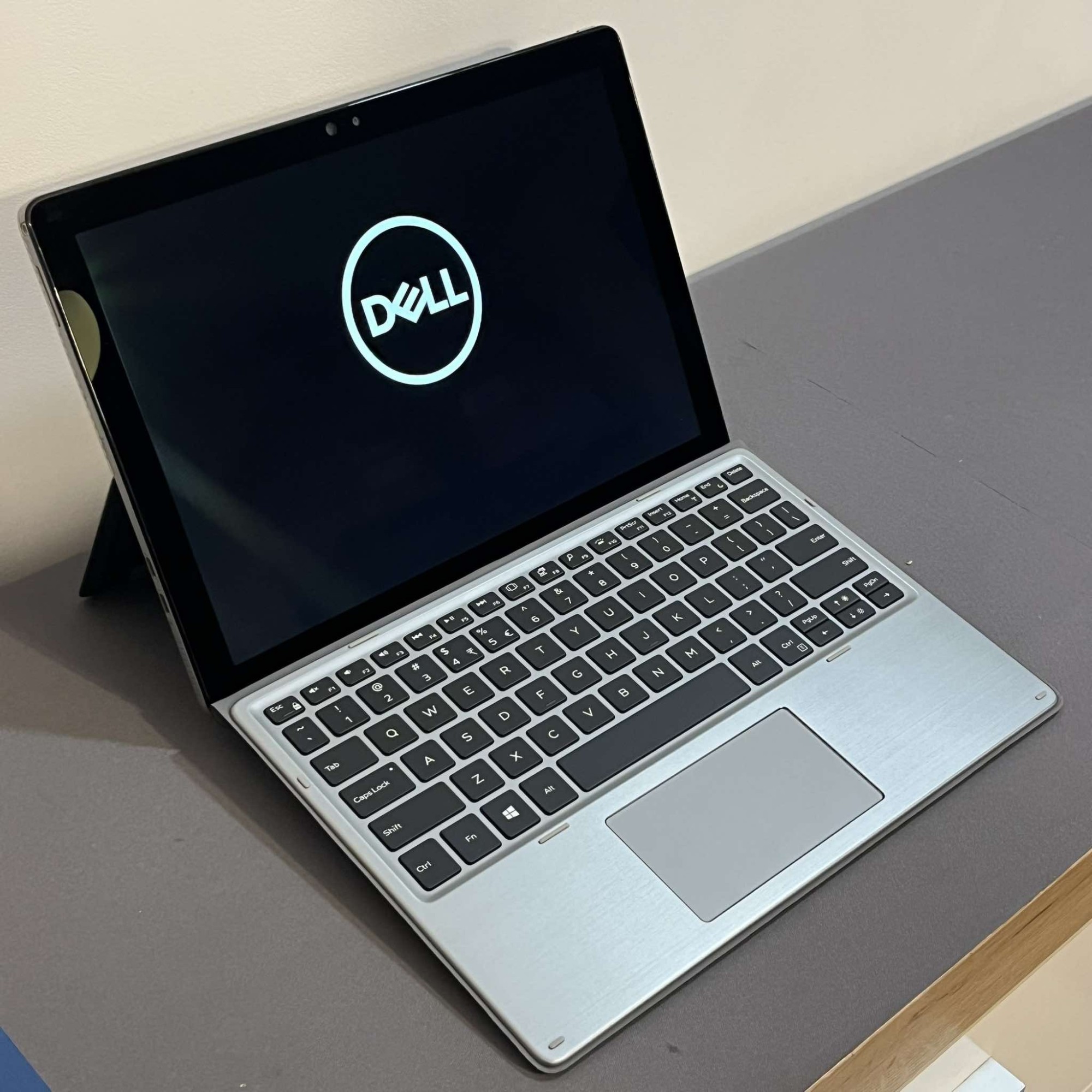 Dell Latitude 7200 2-in-1 – Lekki i Elastyczny Laptop